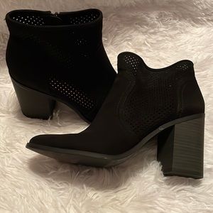 Universal thread boots